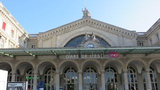 パリ北駅とも接続する大型ターミナルです。