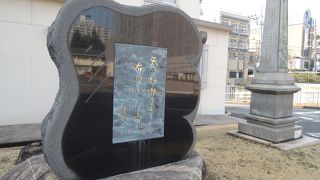 大聖堂の敷地内にひっそりとあります