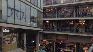 伝統工芸品からアクセサリーまで、色々な雑貨が揃います