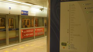 セキュリティゲートが地上にある