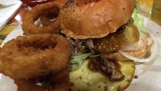 ハワイ滞在中に絶対1回は行ってしまうハンバーガー