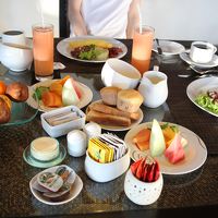 朝食は和・洋・インドネシアなど6種から選べます