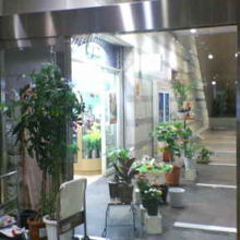 １階フロアの端の方にあるお店です。