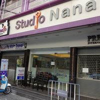 soi11の脇道にあります。