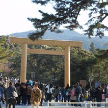 宇治橋の前にある鳥居