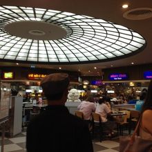 色んな食のブースが並んでいて、選ぶのも楽しい