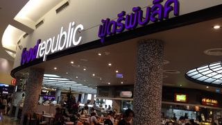 メガ級SCの中のビッグなフードコート