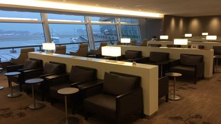 新装なったJALファーストクラスラウンジ