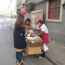 上海人の朝食は作る物で無く買う物です。