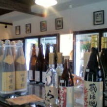 全国の銘酒が並びます