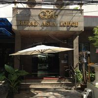 Soi８通りの突当りに近い奥にあるホテルの玄関