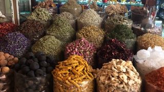 いろんなスパイスがあって見てるだけで楽しい