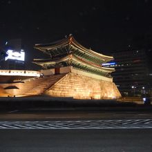 2014年。復元された南大門に入る事はできない。