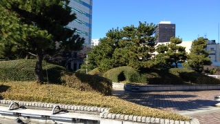 竹芝桟橋ビルの屋上にある広場