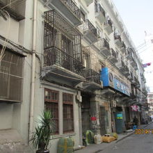 石庫門住宅が続く。