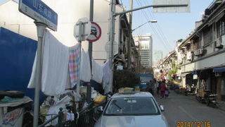 初期のフランス租界の山東南路は昔ながらの石庫門住宅（西洋長屋住宅）が残っております。