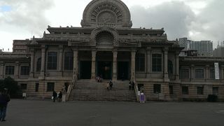 駅から上がってすぐ