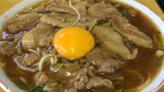 ライスと一緒に食べる事をおすすめです。生たまごまで付けると、高カロリーとなりますが、お腹を空かせて、一緒に食べに行ってみてください。 