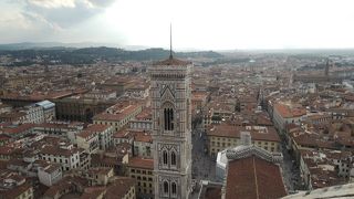 ドゥオモ（クーポラ）より行列が短い。写真を撮るなら…