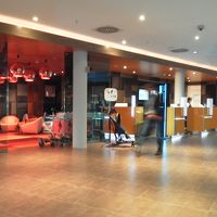 フロント付近、バーラウンジなどがあります