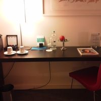 手の届くところにねすぷれっそがあって使いやすい机