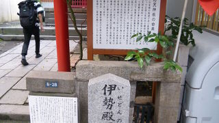 商店街の中に神社があったよ！