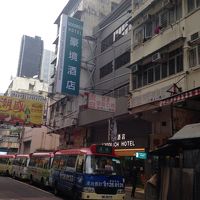 まわりには飲食店も沢山あります