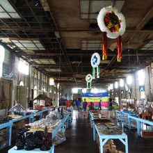 受刑者たちが自ら制作した様々なものが販売されている。