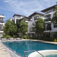 プールとジャグジー