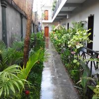 各部屋、通路沿いの為カーテン利用。