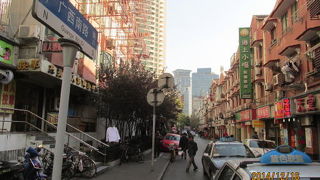 初期のフランス租界の広西南路は多くの住民が昔ながらの生活をしています。