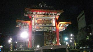 ライトアップされた中華門