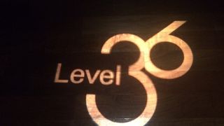 神戸の夜景を眺めながらお酒を嗜む空間