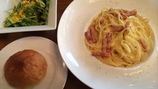 心斎橋の大きなカフェ