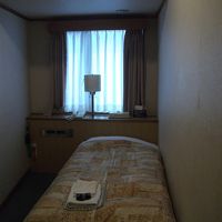 窓の奥には塾がある