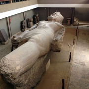 ラムセス2世の巨大像