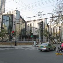 左は完成間近のＳＯＦＯ復興広場。