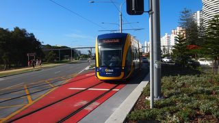 新たに開通した路面電車です