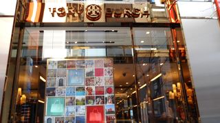 人気のトリーバーチ