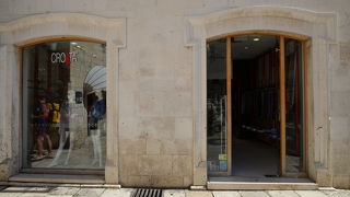 ダルメシアン柄のネクタイをお土産に