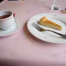 レディースランチのデザートのチーズケーキ
