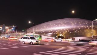 近未来的な公園