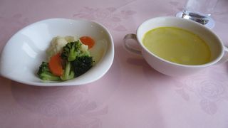 ホテルのレストランだけど・・・