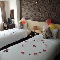 ハネムーン気分で過ごせるデコレーションした室内