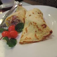 朝食のパンケーキ（どう見てもクレープ？）