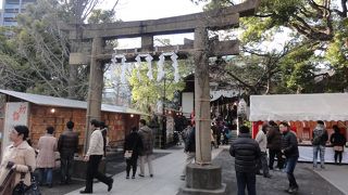 川崎市役所の隣にあります