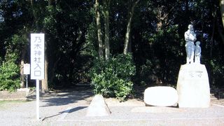 護国神社と同じ敷地内にあると知っている人も少ないのではないのでしょうか