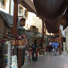 客引きが多少うるさいですが、そこは華麗にスルーで対応！