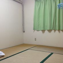 シンプルな部屋。