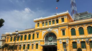 西洋風な立派な郵便局